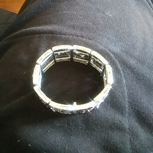 Cards of Flowers Bracelet - Picture 2 of 4